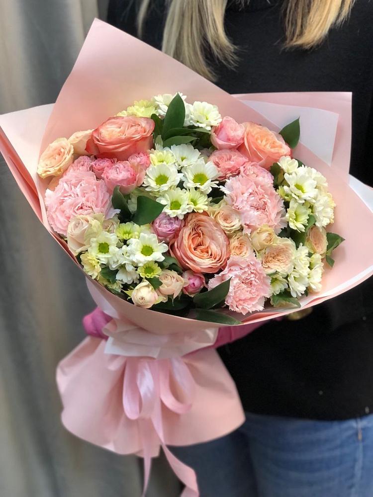 Букет нежные объятья в Весьегонске Букет цветов из: Гвоздики, Розы и Хризантемы в Весьегонске