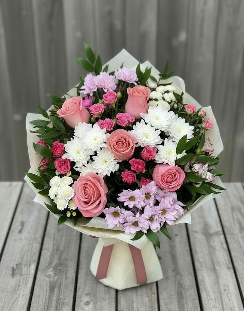 Букет цветов из: Альстромерии, Гвоздики, Розы и Хризантемы в Весьегонске