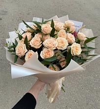 Букет Кремовые розы Латте в Весьегонске
