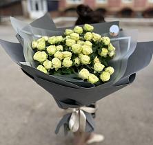 Букет Белые кустовые розы Солинеро в Весьегонске