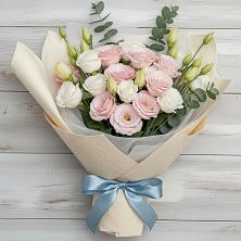 Букет цветов из:  Лизиантусы в Весьегонске