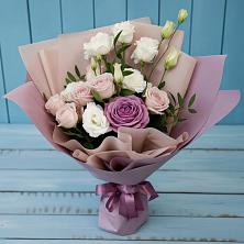 Букет цветов из:  Розы и Лизиантусы в Весьегонске