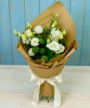 Букет цветов из:  Хризантемы и Лизиантусы в Весьегонске