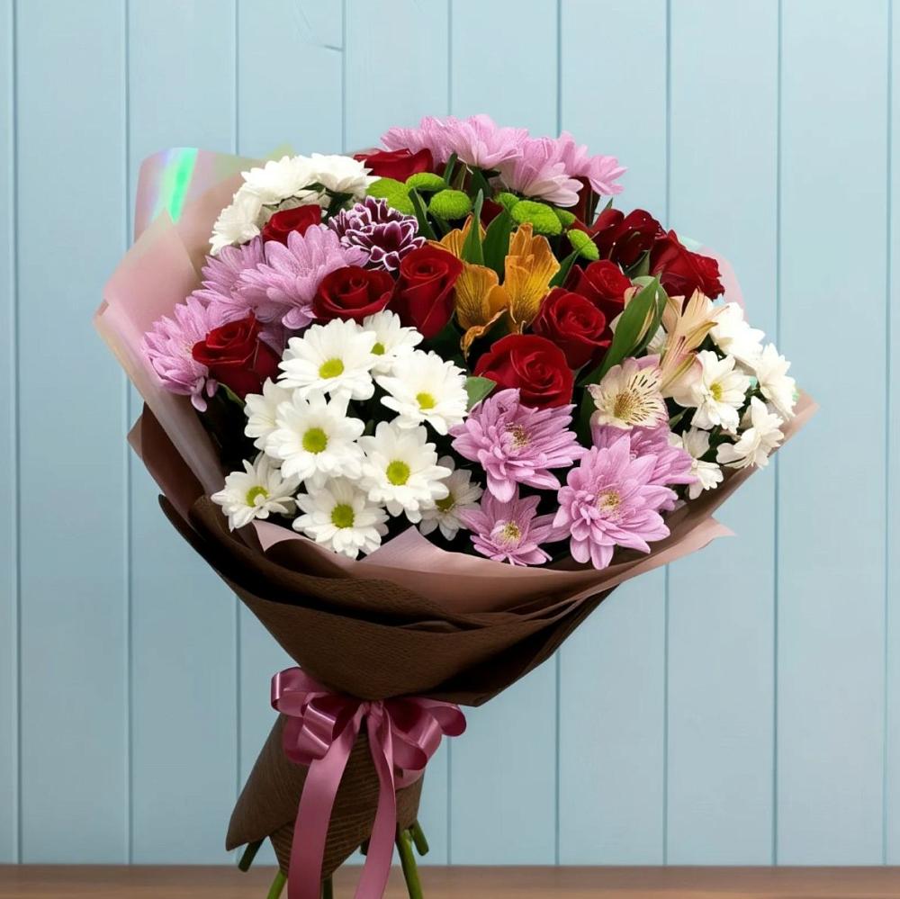 Букет цветов из: Розы, Хризантемы и Альстромерии в Весьегонске