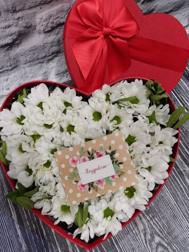 Цветочная композиция из Хризантемы в виде сердца в Весьегонске