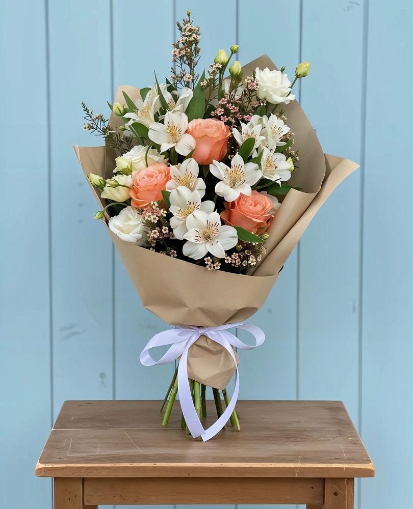 Букет цветов из: Альстромерии, Лизиантусы, Розы и Хризантемы в Весьегонске