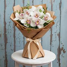 Букет цветов из:  Орхидеи и Розы в Весьегонске